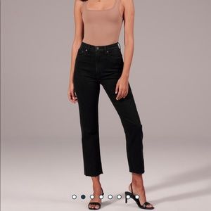 ABERCROMBIE ULTRA HIGH RISE STRAIGHT LEG JEAN